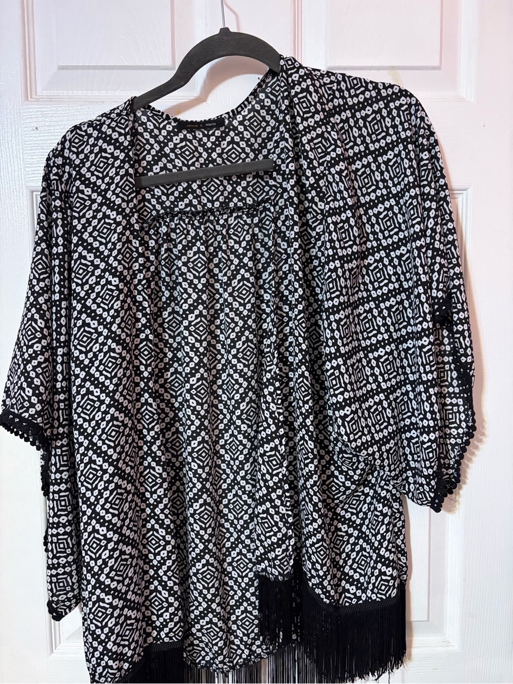 Black & White Geometric Open-Front Women's Sweater Kimono